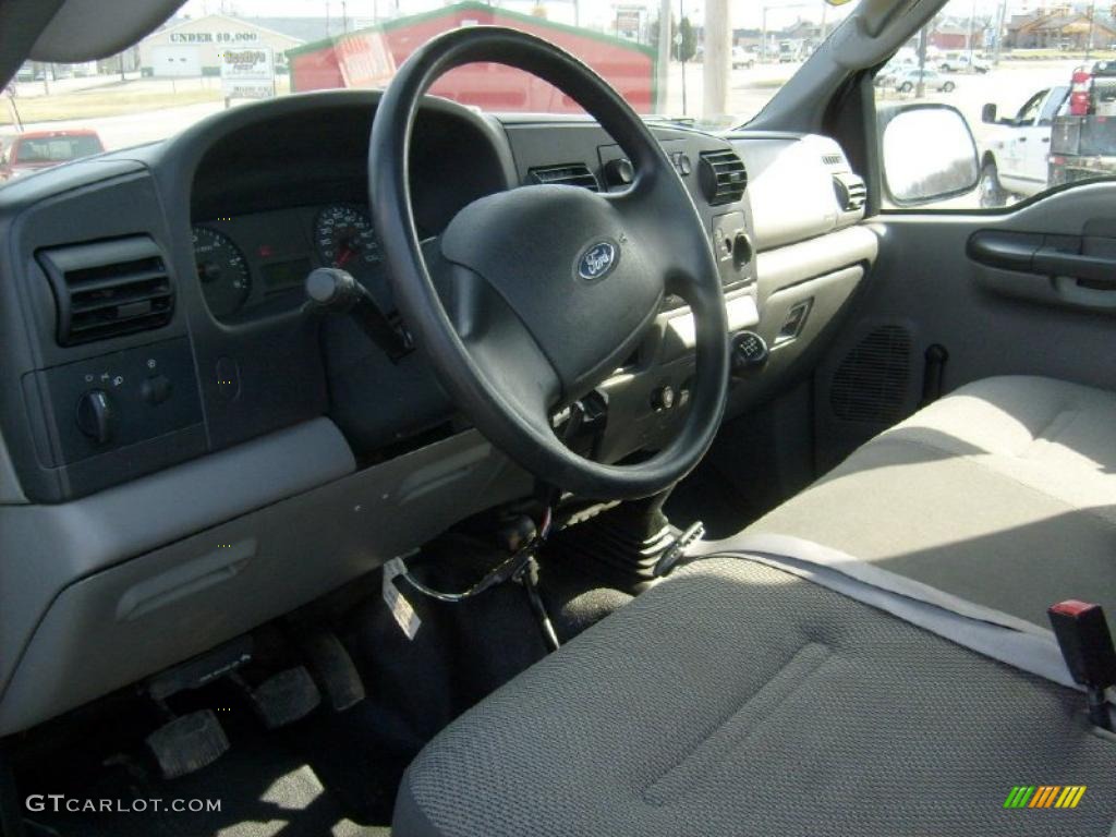 Medium Flint Interior 2006 Ford F250 Super Duty XL Regular Cab 4x4 Photo #46273763