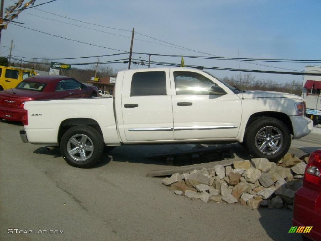 2008 Dakota Laramie Crew Cab 4x4 - Bright White / Dark Slate Gray/Medium Slate Gray photo #1