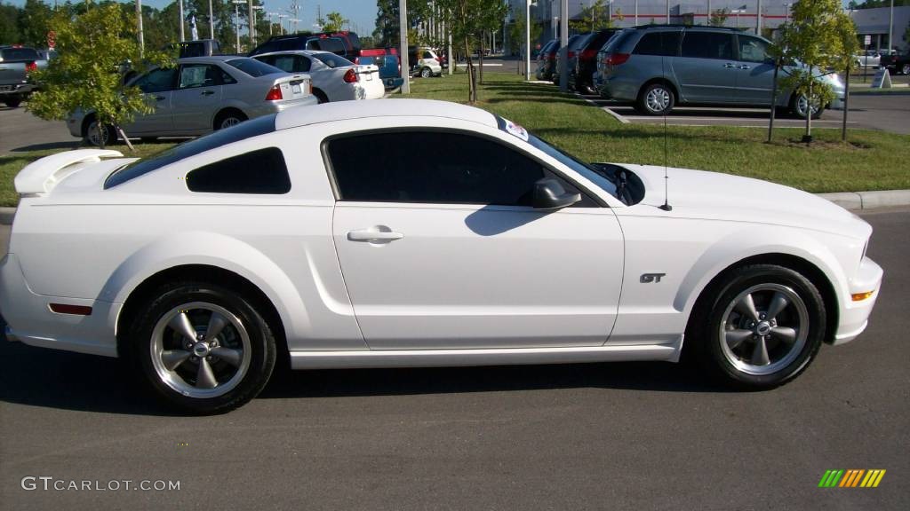 2006 Mustang GT Premium Coupe - Performance White / Light Graphite photo #5