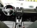 Black - Jetta SE Sedan Photo No. 20
