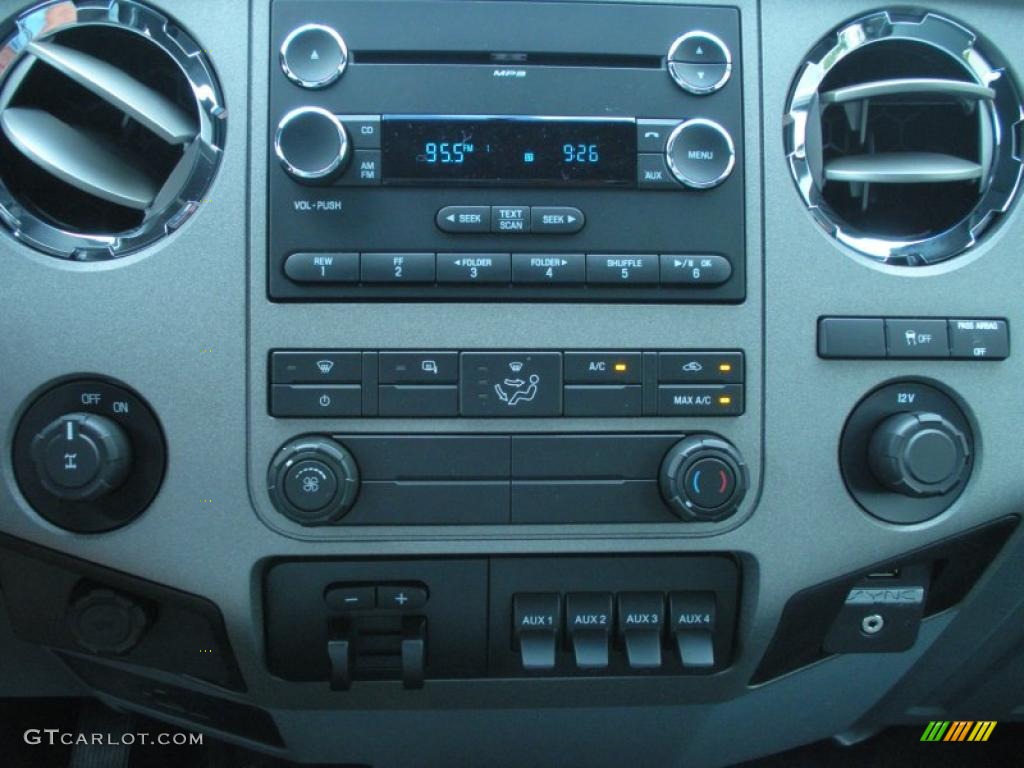 2011 Ford F250 Super Duty XLT SuperCab 4x4 Controls Photo #46285030