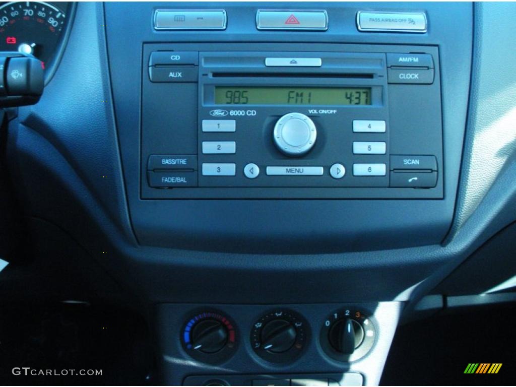 2011 Ford Transit Connect XLT Cargo Van Controls Photo #46287157
