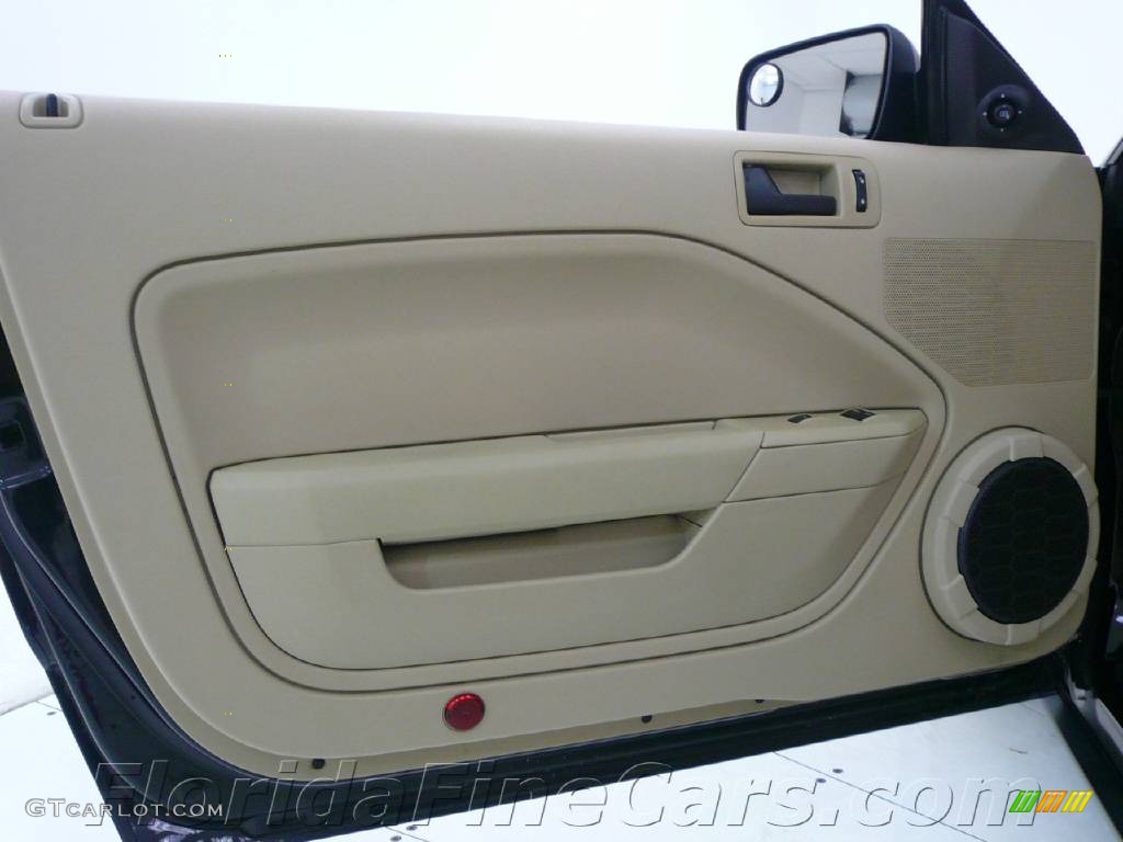 2006 Mustang V6 Premium Convertible - Black / Light Parchment photo #12