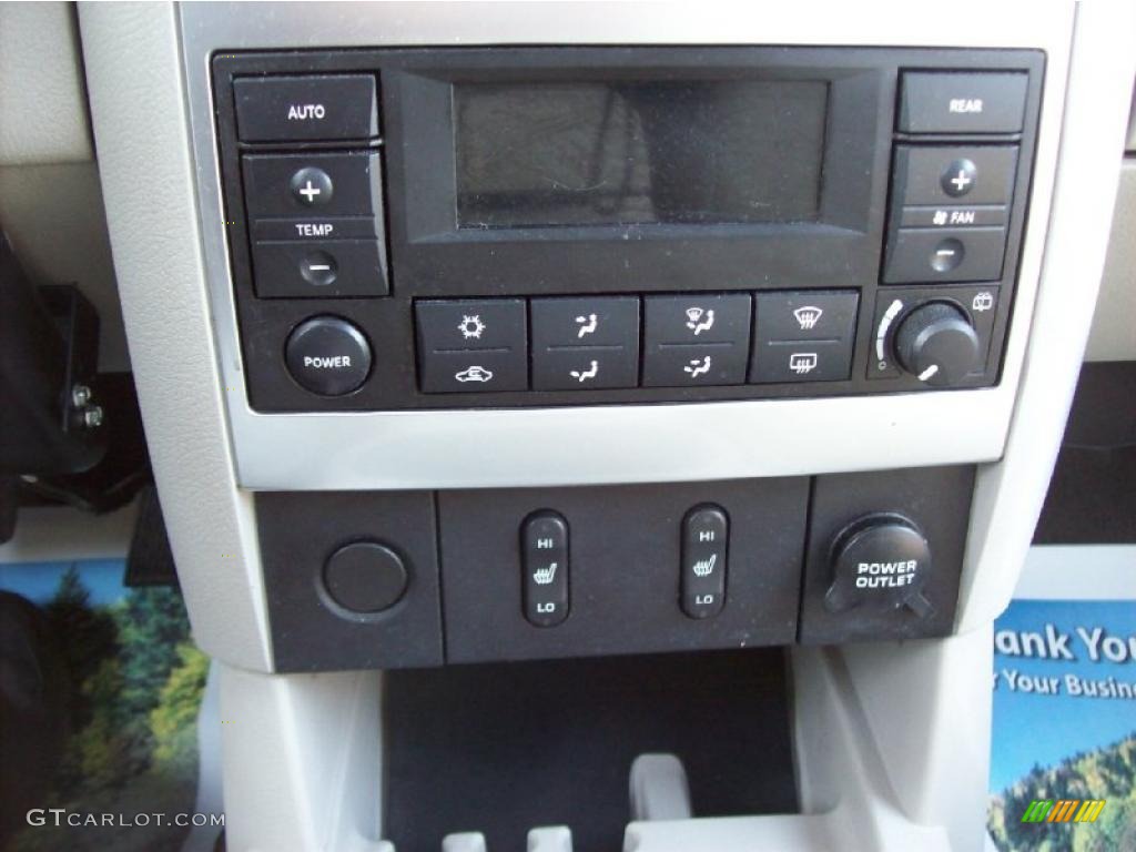 2004 Dodge Durango Limited 4x4 Controls Photo #46289593