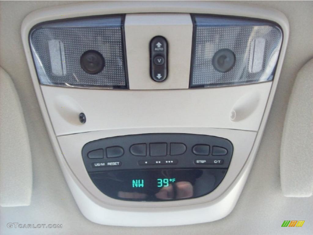 2004 Dodge Durango Limited 4x4 Controls Photo #46289614