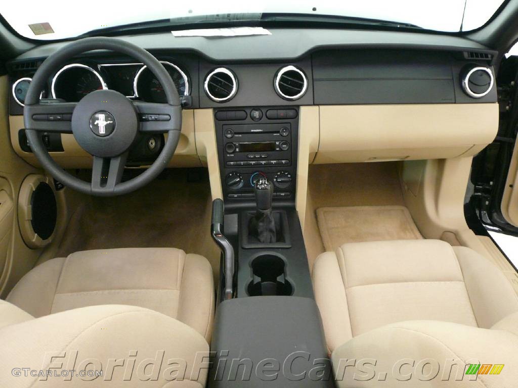 2006 Mustang V6 Premium Convertible - Black / Light Parchment photo #16