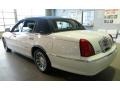 2001 Vibrant White Lincoln Town Car Signature  photo #4