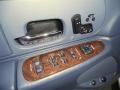 2001 Vibrant White Lincoln Town Car Signature  photo #20