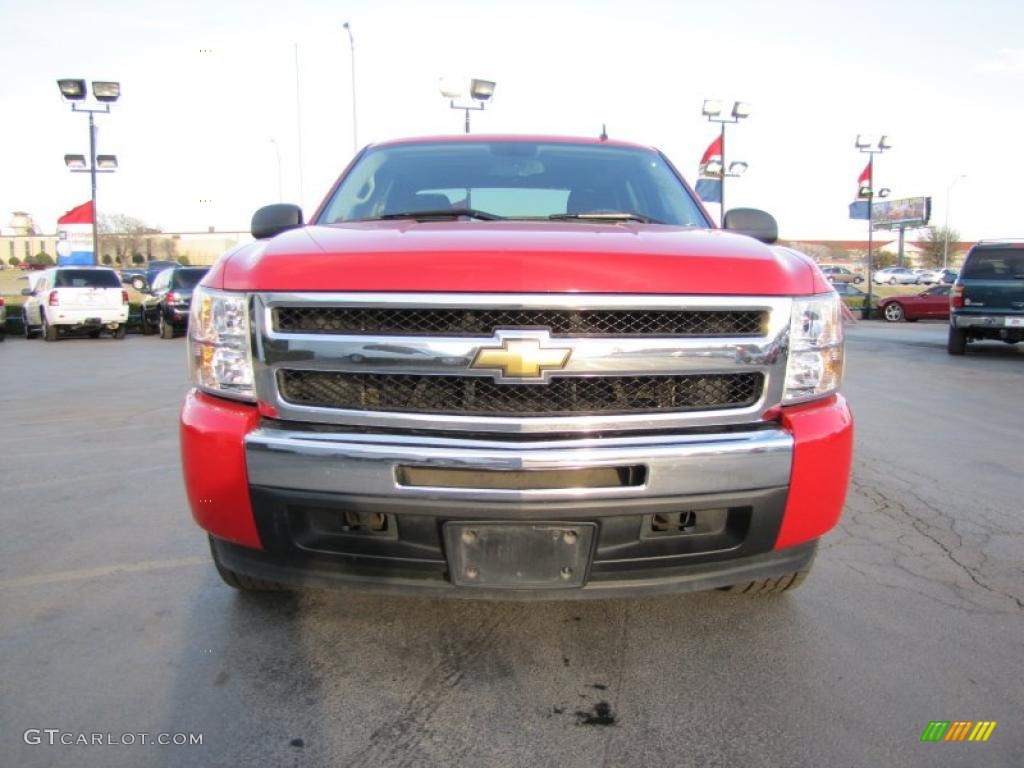 2009 Silverado 1500 LS Crew Cab - Victory Red / Dark Titanium photo #2