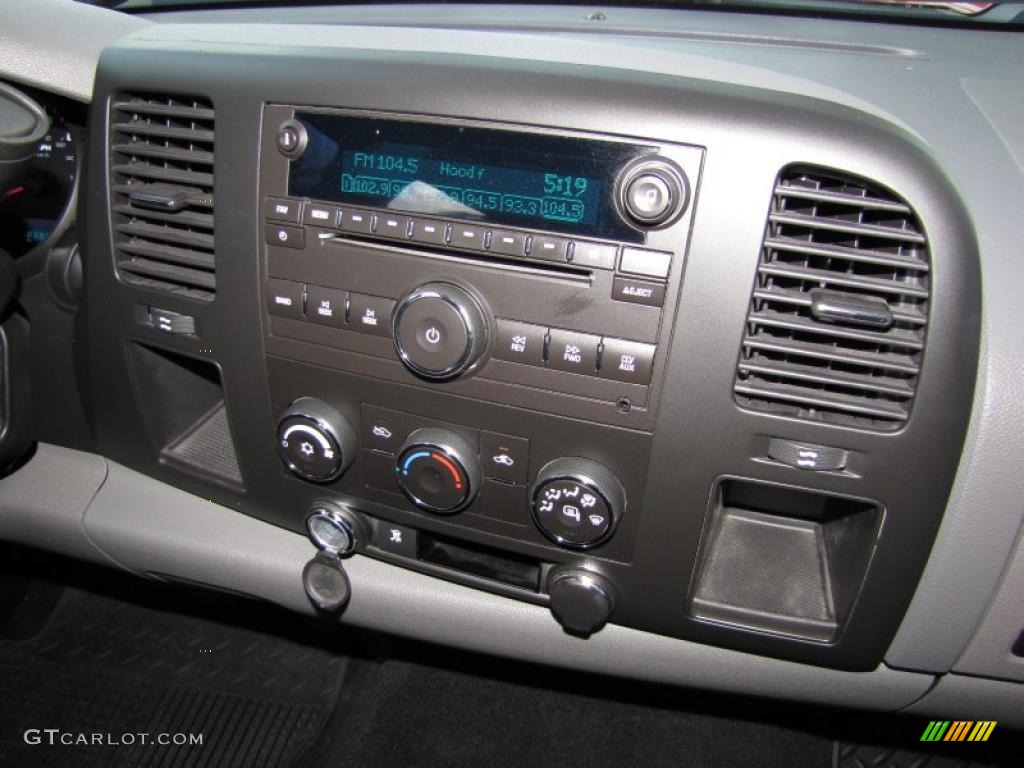 2009 Chevrolet Silverado 1500 LS Crew Cab Controls Photo #46296196