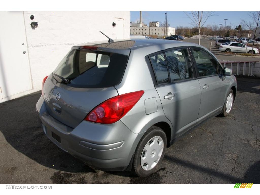 2008 Versa 1.8 S Hatchback - Magnetic Gray / Charcoal photo #4