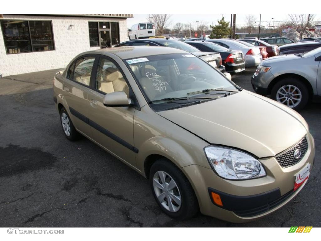 2006 Rio LX Sedan - Cashmere Beige / Beige photo #3