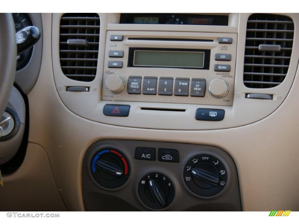 2006 Kia Rio LX Sedan Controls Photo #46299943