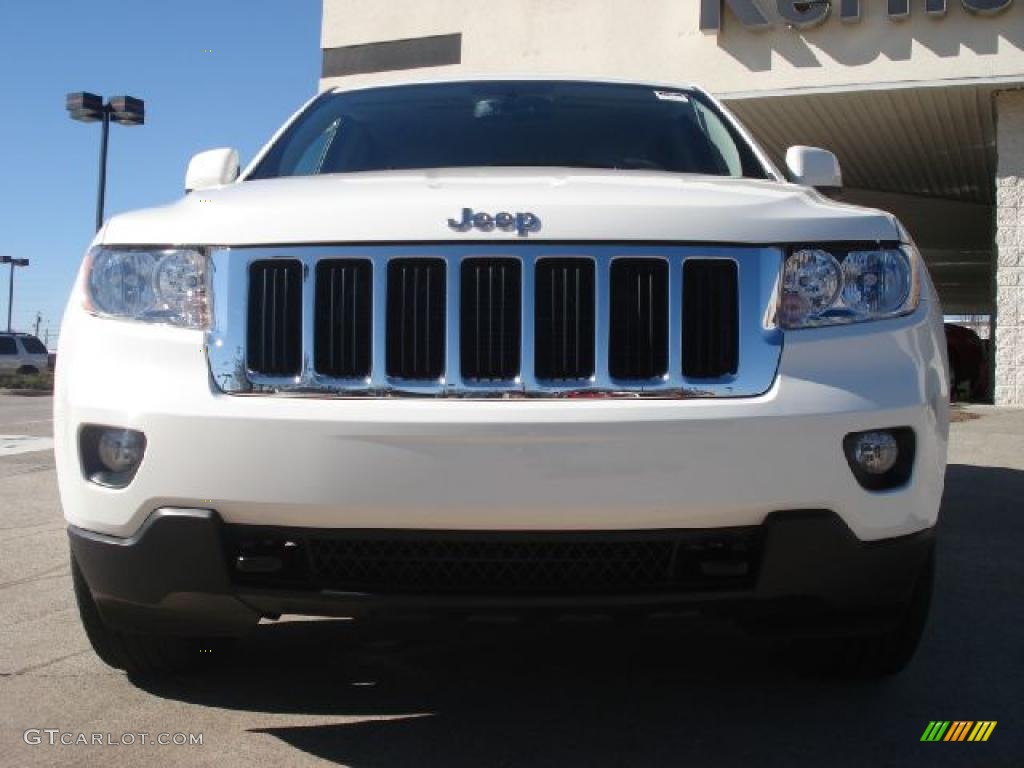 2011 Grand Cherokee Laredo X Package 4x4 - Stone White / Dark Graystone/Medium Graystone photo #8