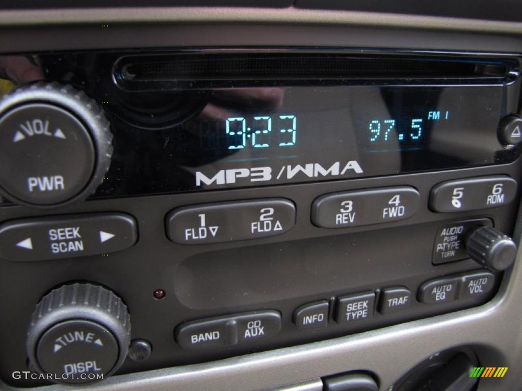 2011 Chevrolet Colorado LT Extended Cab Controls Photo #46302529
