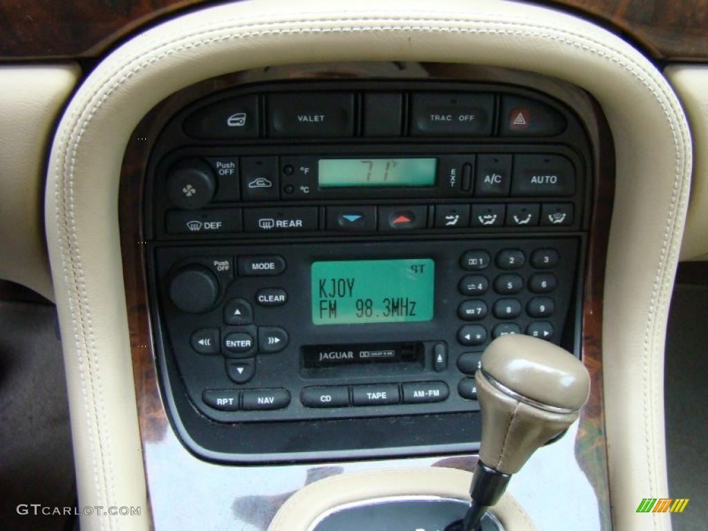 2000 Jaguar XJ XJ8 Controls Photo #46303852