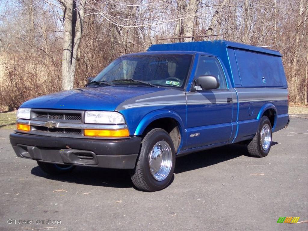 2001 S10 LS Regular Cab - Bright Blue Metallic / Graphite photo #3