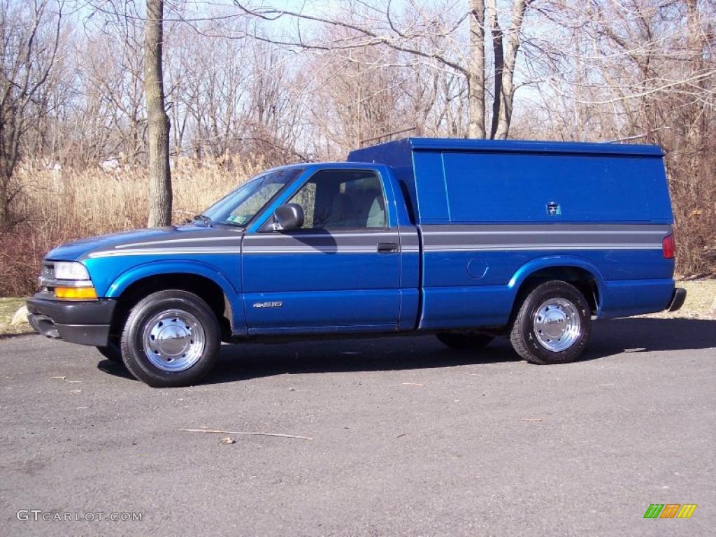 2001 S10 LS Regular Cab - Bright Blue Metallic / Graphite photo #4
