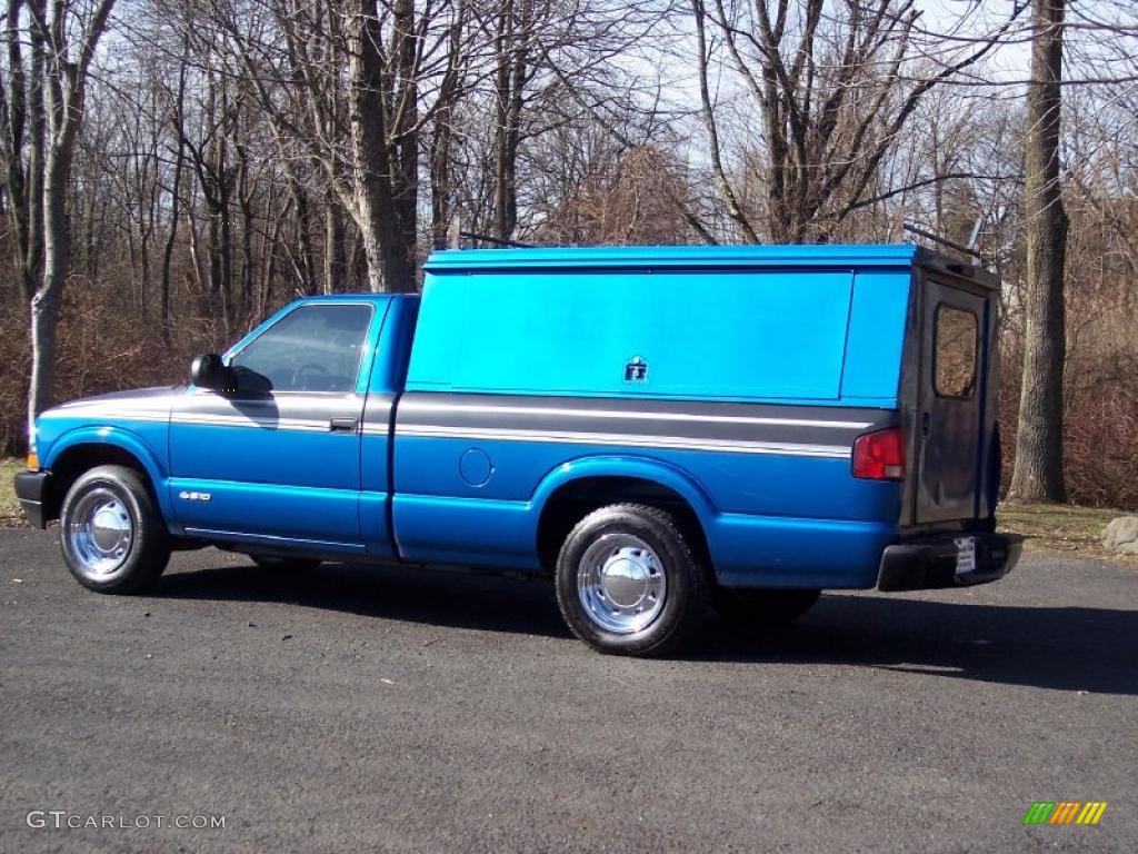 2001 S10 LS Regular Cab - Bright Blue Metallic / Graphite photo #6