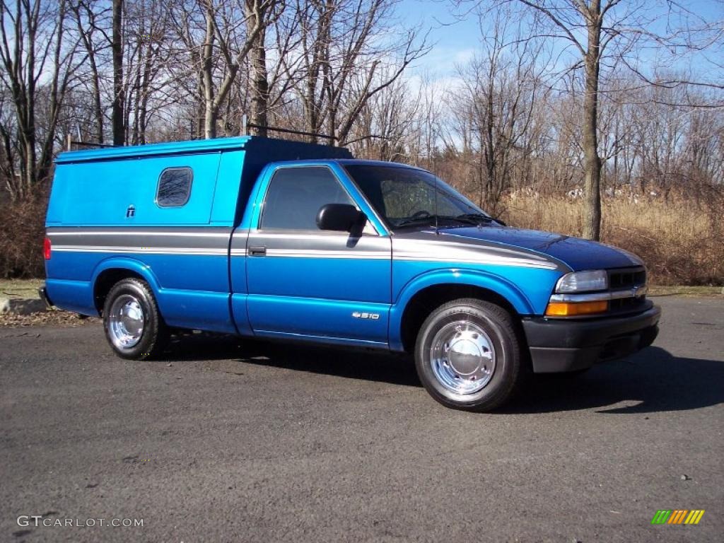 2001 S10 LS Regular Cab - Bright Blue Metallic / Graphite photo #10