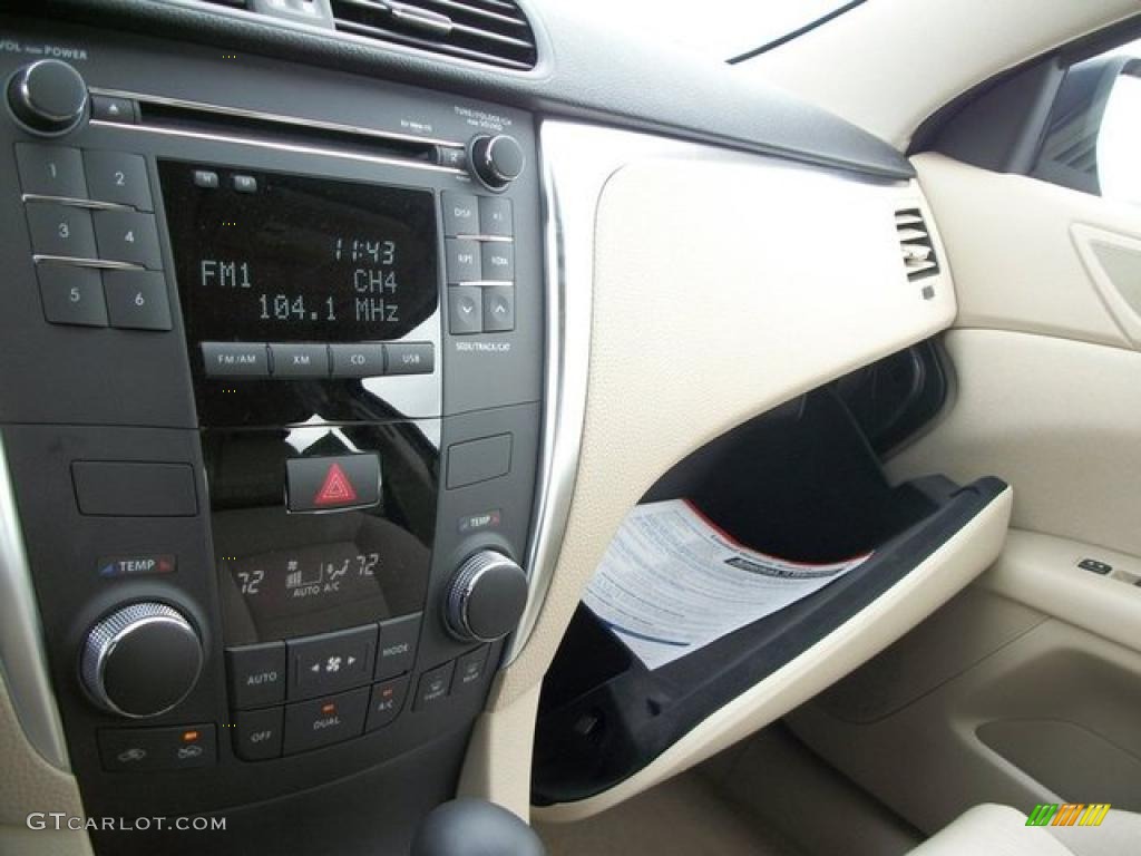 2010 Suzuki Kizashi SE AWD Controls Photo #46304464