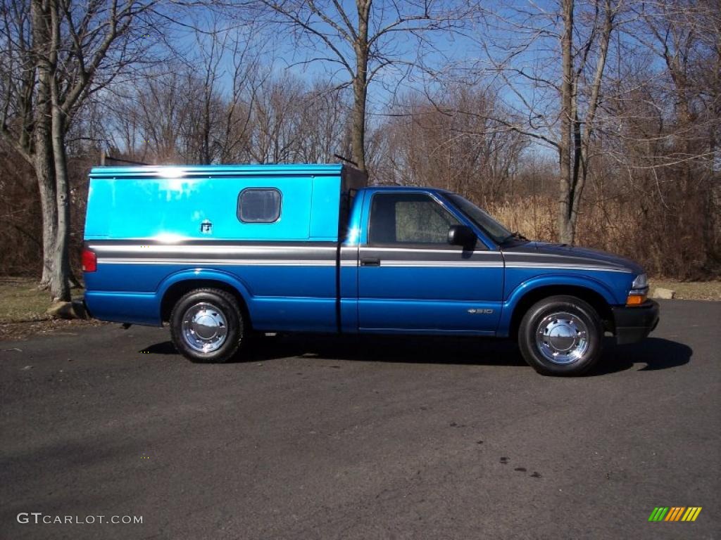 2001 S10 LS Regular Cab - Bright Blue Metallic / Graphite photo #11