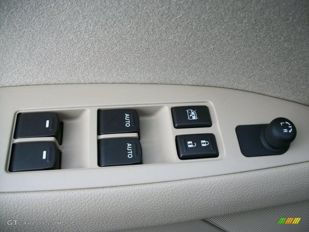2010 Suzuki Kizashi SE AWD Controls Photo #46304488