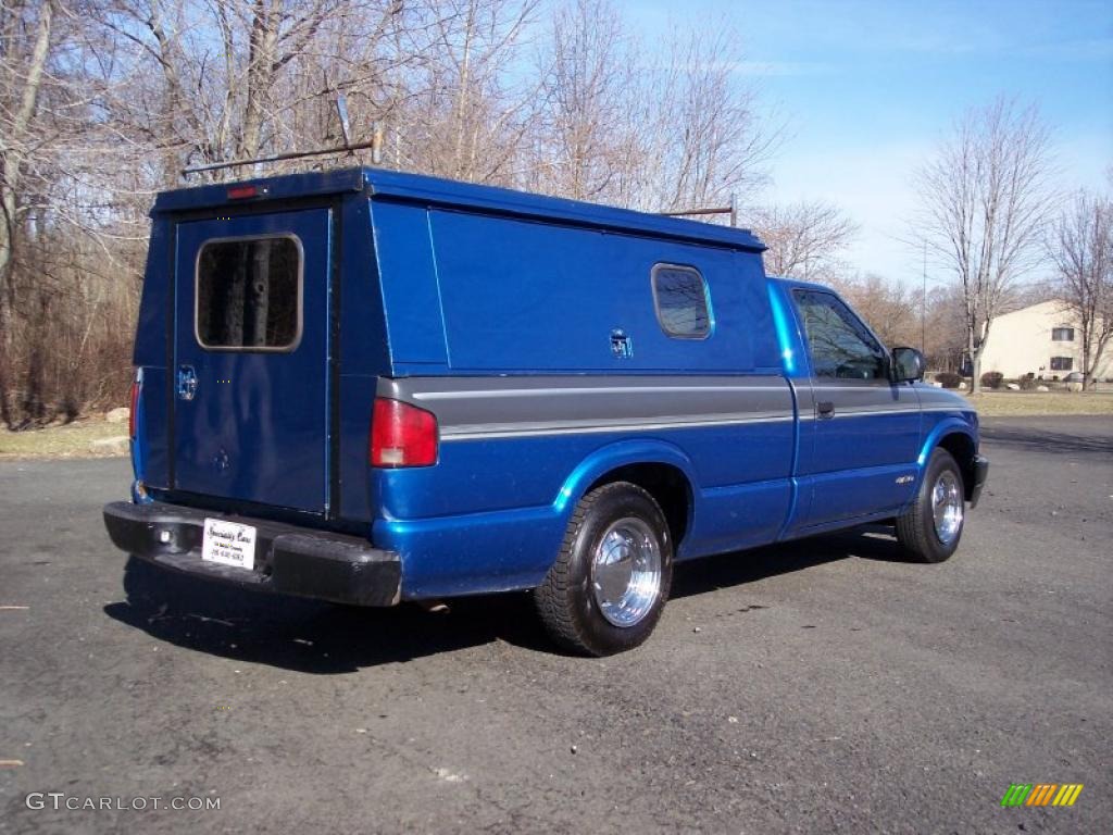 2001 S10 LS Regular Cab - Bright Blue Metallic / Graphite photo #14