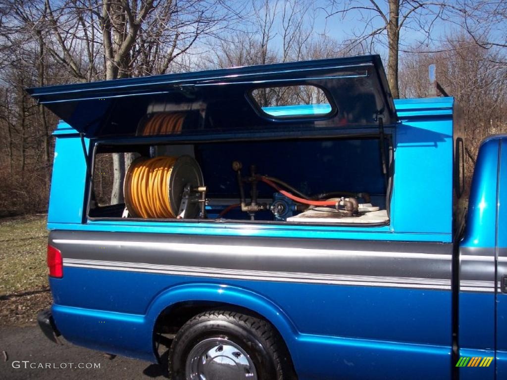 2001 S10 LS Regular Cab - Bright Blue Metallic / Graphite photo #17
