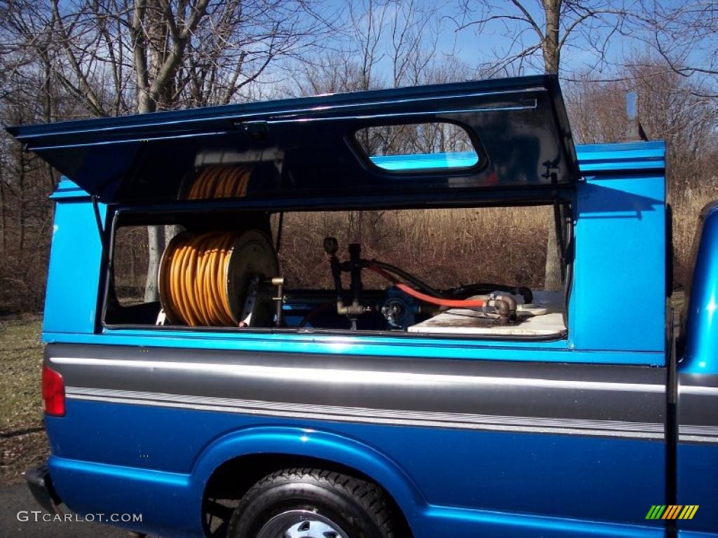 2001 S10 LS Regular Cab - Bright Blue Metallic / Graphite photo #18