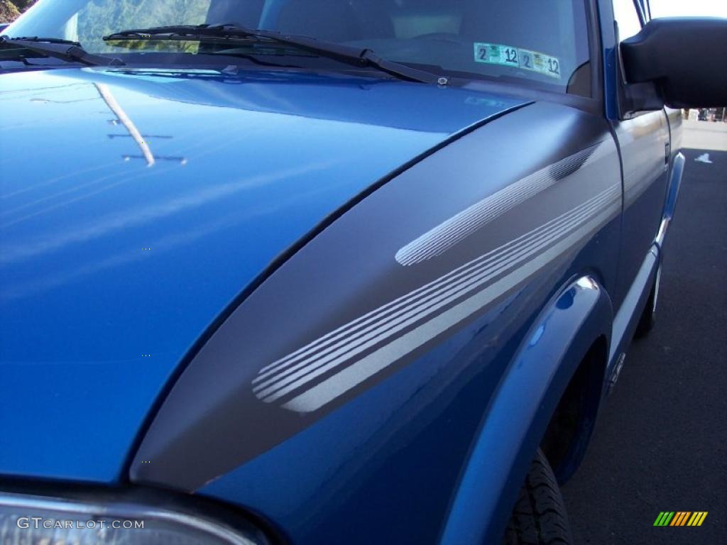 2001 S10 LS Regular Cab - Bright Blue Metallic / Graphite photo #44