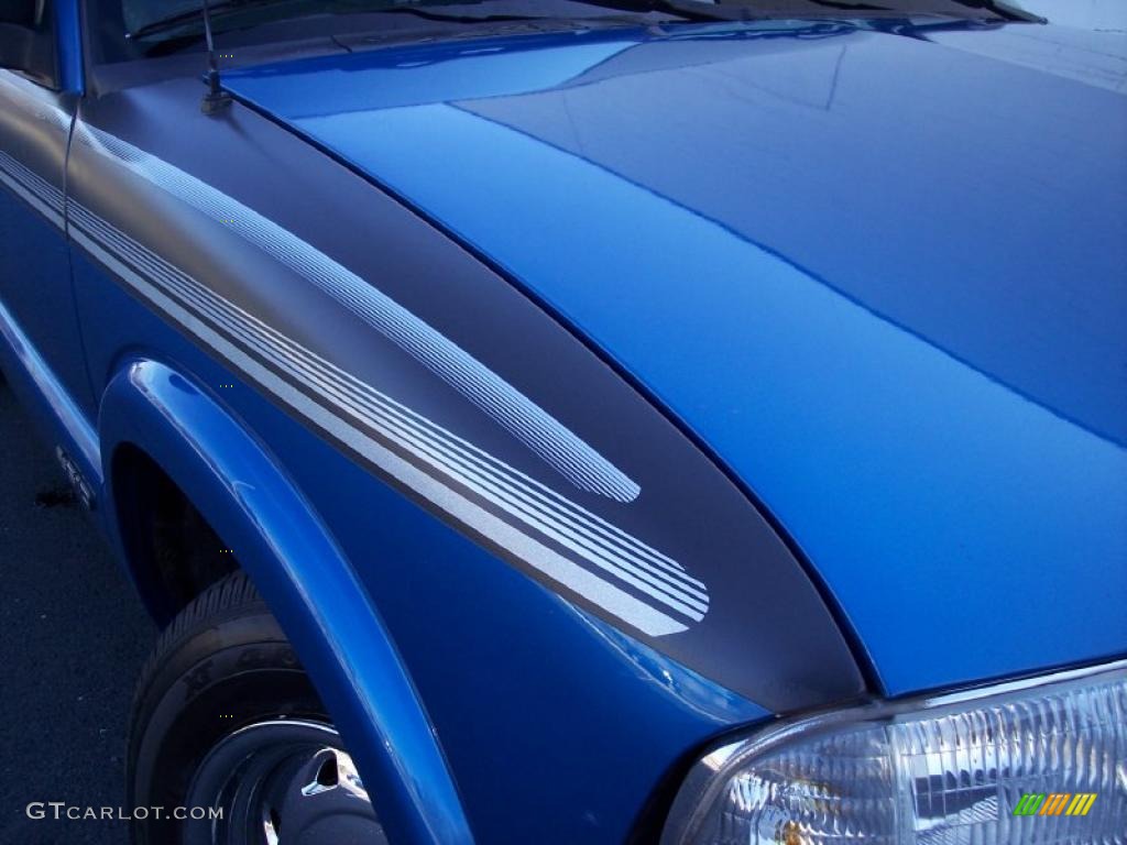 2001 S10 LS Regular Cab - Bright Blue Metallic / Graphite photo #45