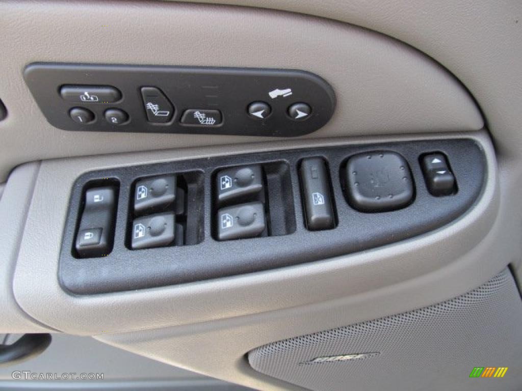 2006 Chevrolet Suburban LT 2500 4x4 Controls Photo #46304992