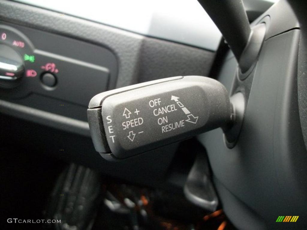 2011 Volkswagen Touareg VR6 FSI Sport 4XMotion Controls Photo #46306586