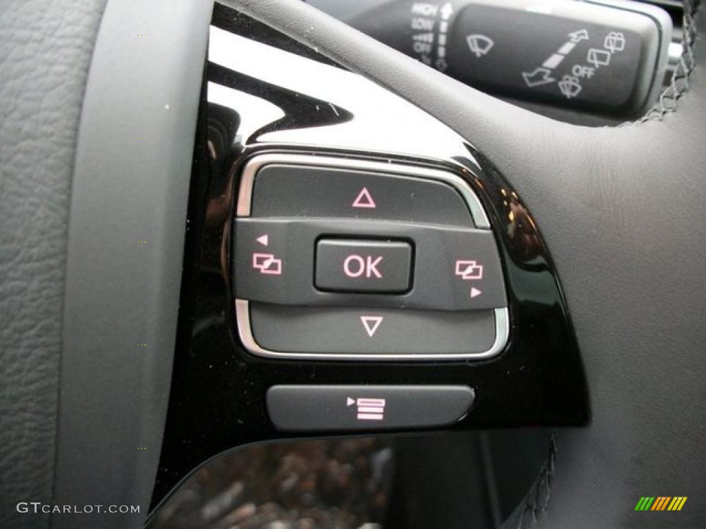 2011 Volkswagen Touareg VR6 FSI Sport 4XMotion Controls Photo #46306607