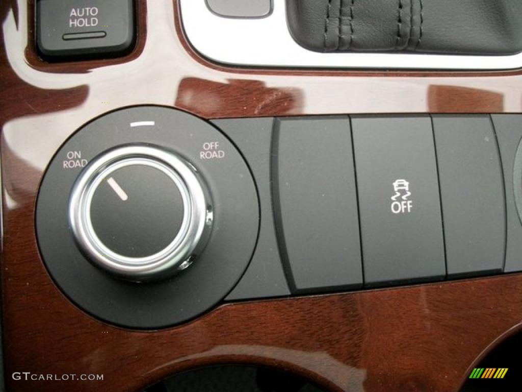 2011 Volkswagen Touareg VR6 FSI Sport 4XMotion Controls Photo #46306697