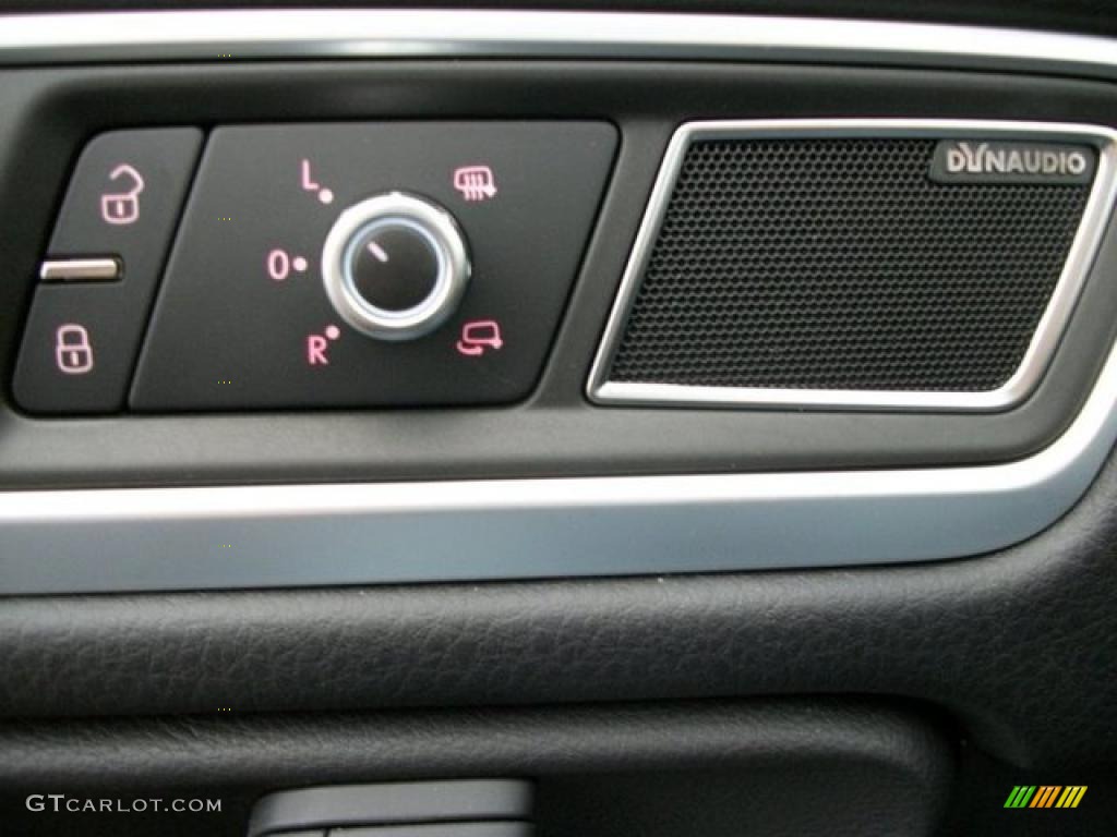 2011 Volkswagen Touareg VR6 FSI Sport 4XMotion Controls Photo #46306796
