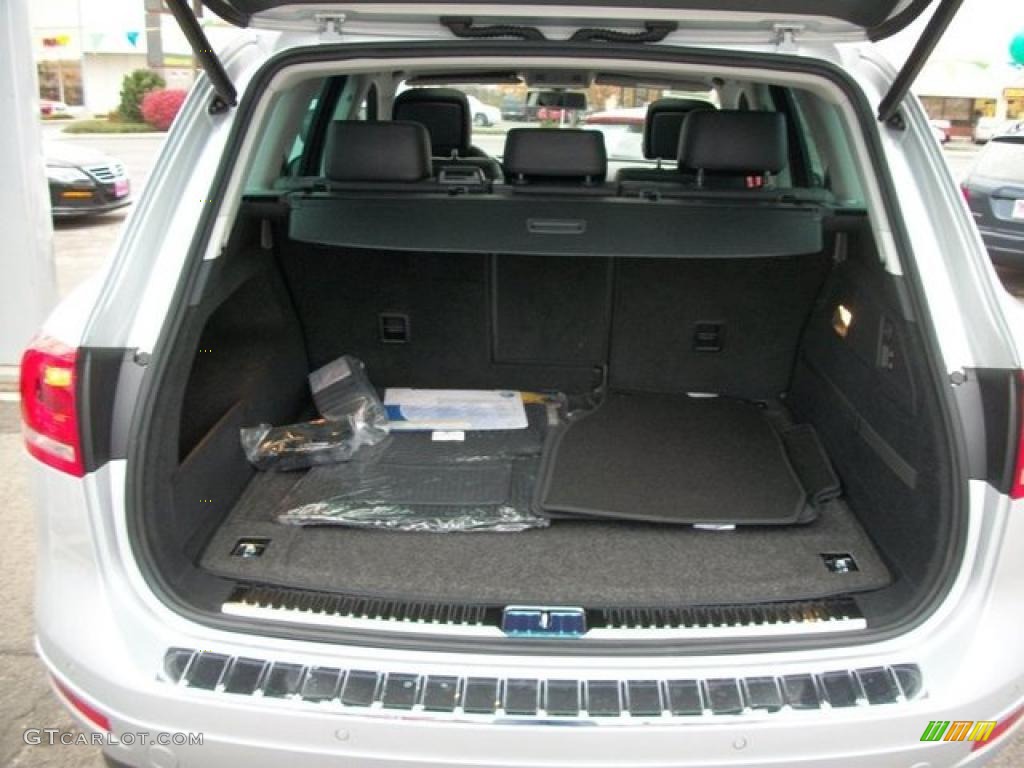 2011 Volkswagen Touareg VR6 FSI Sport 4XMotion Trunk Photo #46306901