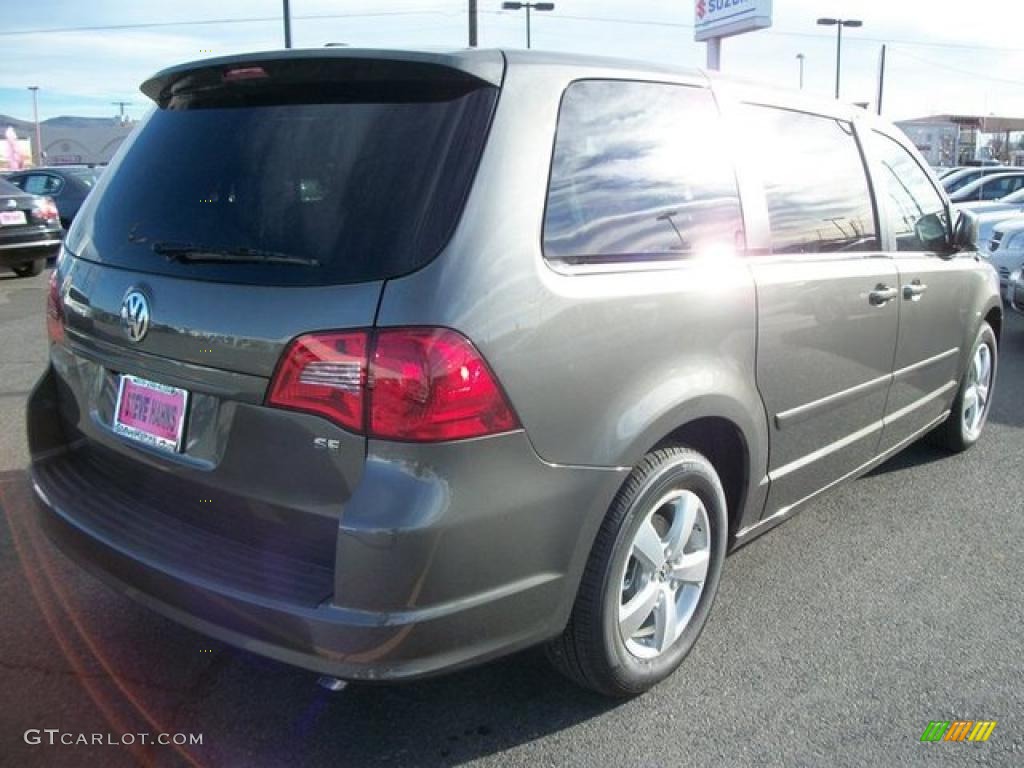 Meteor Gray Metallic 2010 Volkswagen Routan SE Exterior Photo #46308119