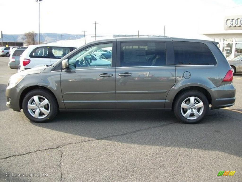 Meteor Gray Metallic 2010 Volkswagen Routan SE Exterior Photo #46308161