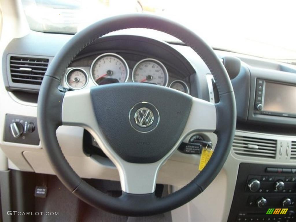 2010 Volkswagen Routan SE Aero Gray Dashboard Photo #46308254