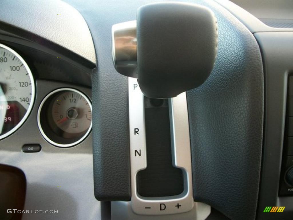 2010 Volkswagen Routan SE 6 Speed Automatic Transmission Photo #46308296