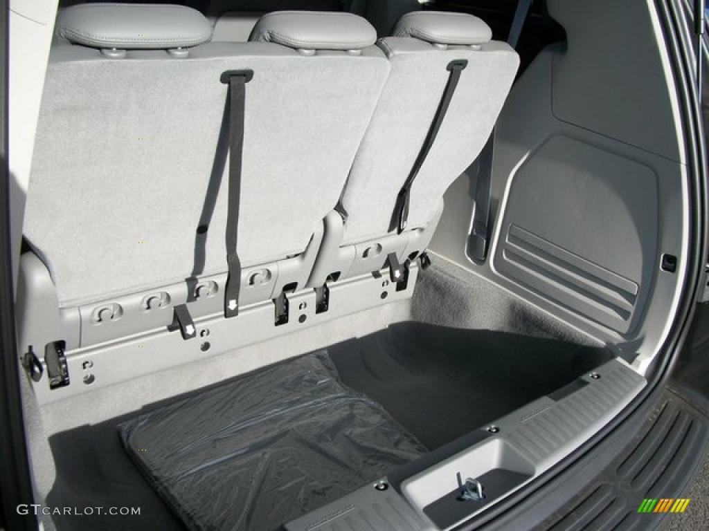 2010 Volkswagen Routan SE Trunk Photo #46308635
