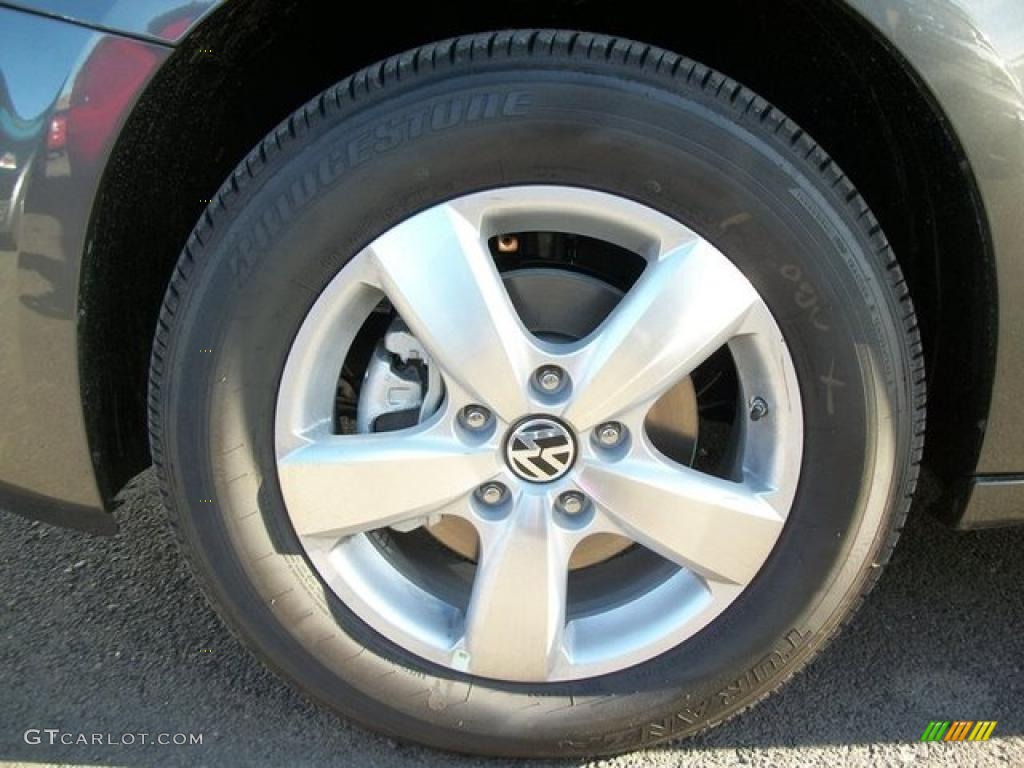 2010 Volkswagen Routan SE Wheel Photo #46308725