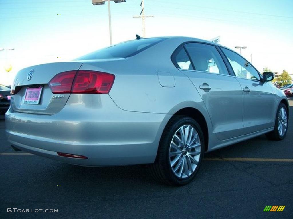 2011 Jetta SEL Sedan - White Gold Metallic / Cornsilk Beige photo #5