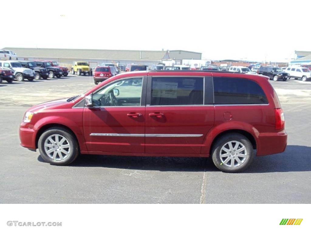 2011 Town & Country Touring - L - Deep Cherry Red Crystal Pearl / Black/Light Graystone photo #8