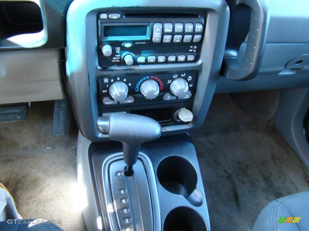 2005 Pontiac Aztek Standard Aztek Model Controls Photo #46309487