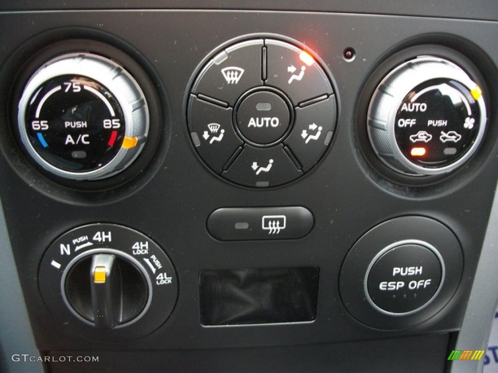 2007 Suzuki Grand Vitara 4x4 Controls Photo #46311545