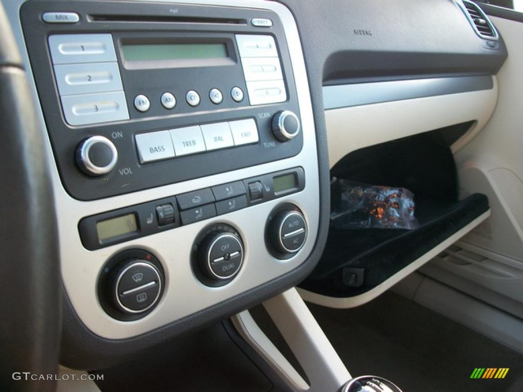 2008 Volkswagen Eos 2.0T Controls Photo #46311806