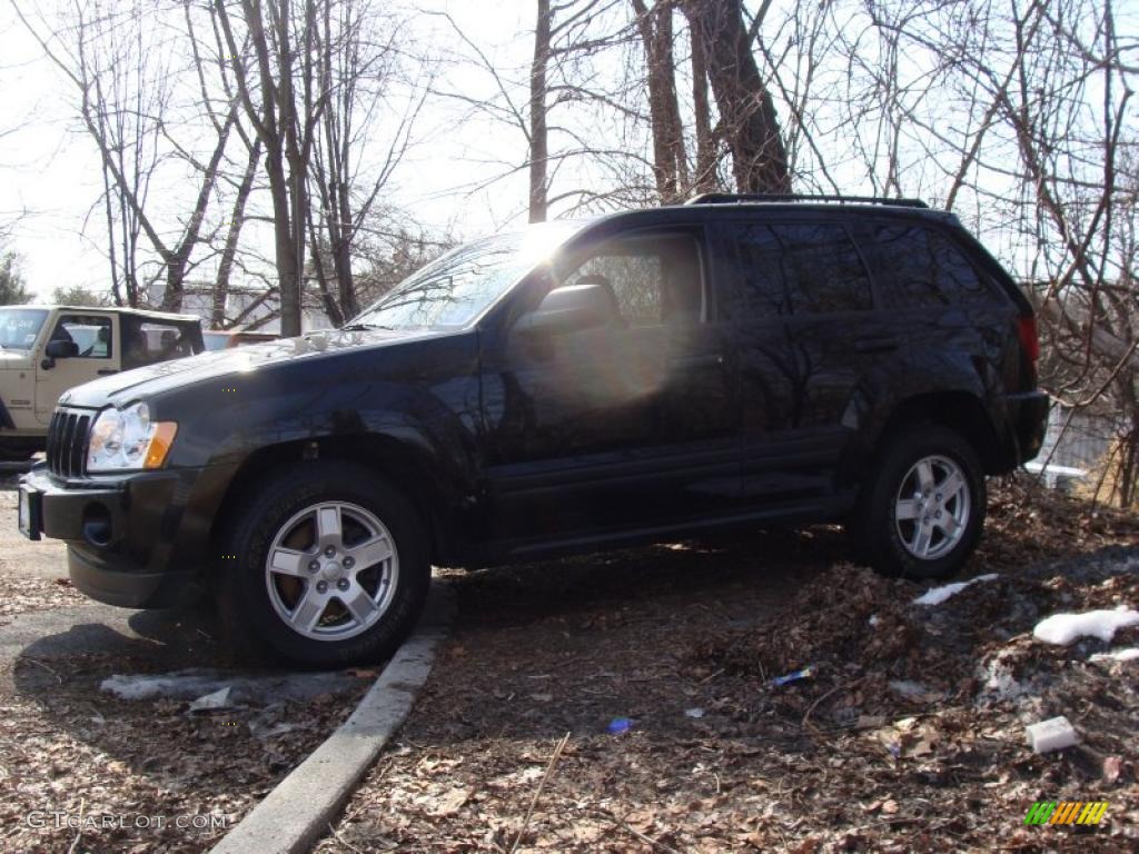 2005 Grand Cherokee Laredo 4x4 - Black / Medium Slate Gray photo #5